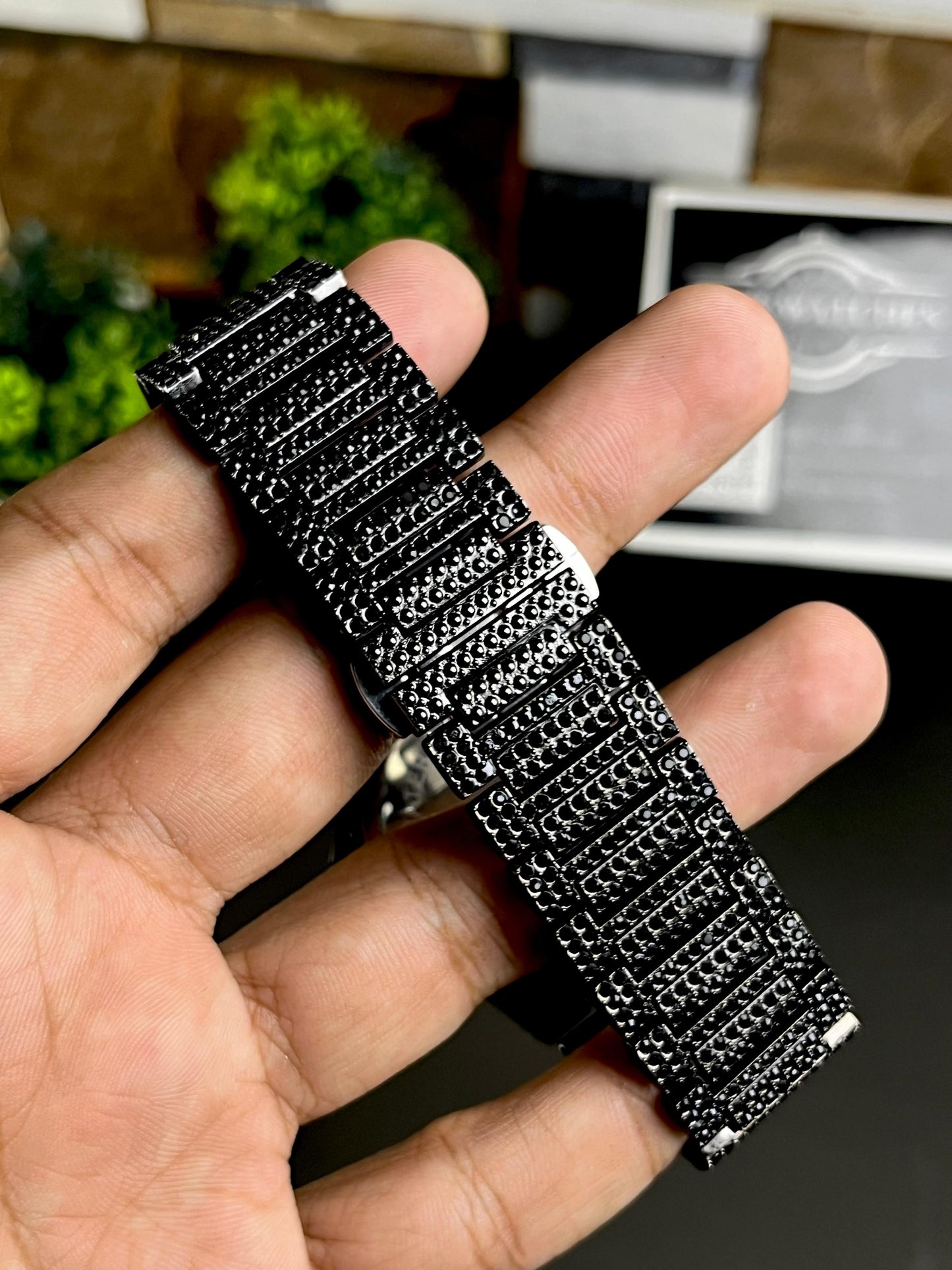 PP Nautilus – Black Fully Stoned Edition