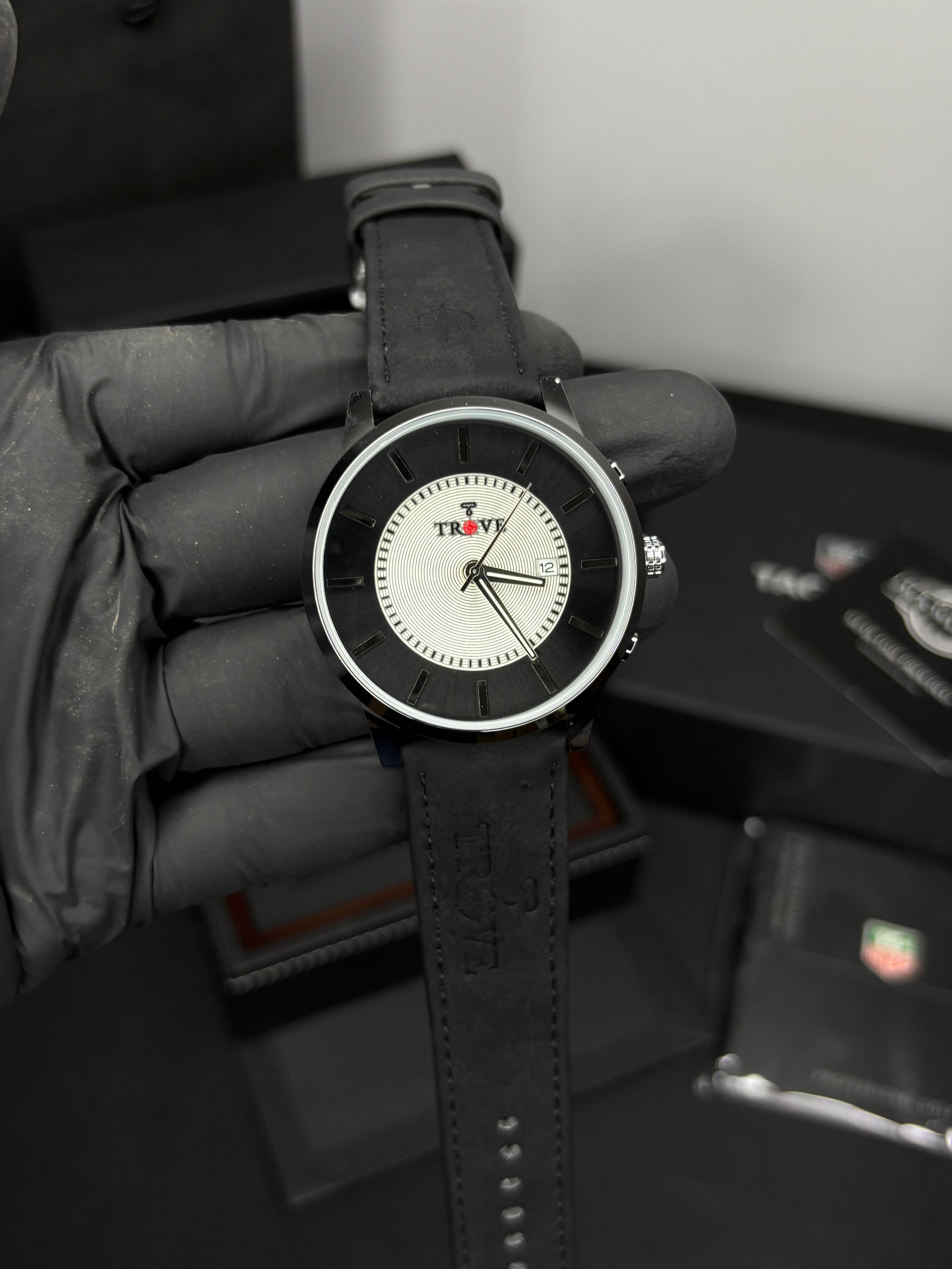 Trove Original Quartz Leather Strap Watch