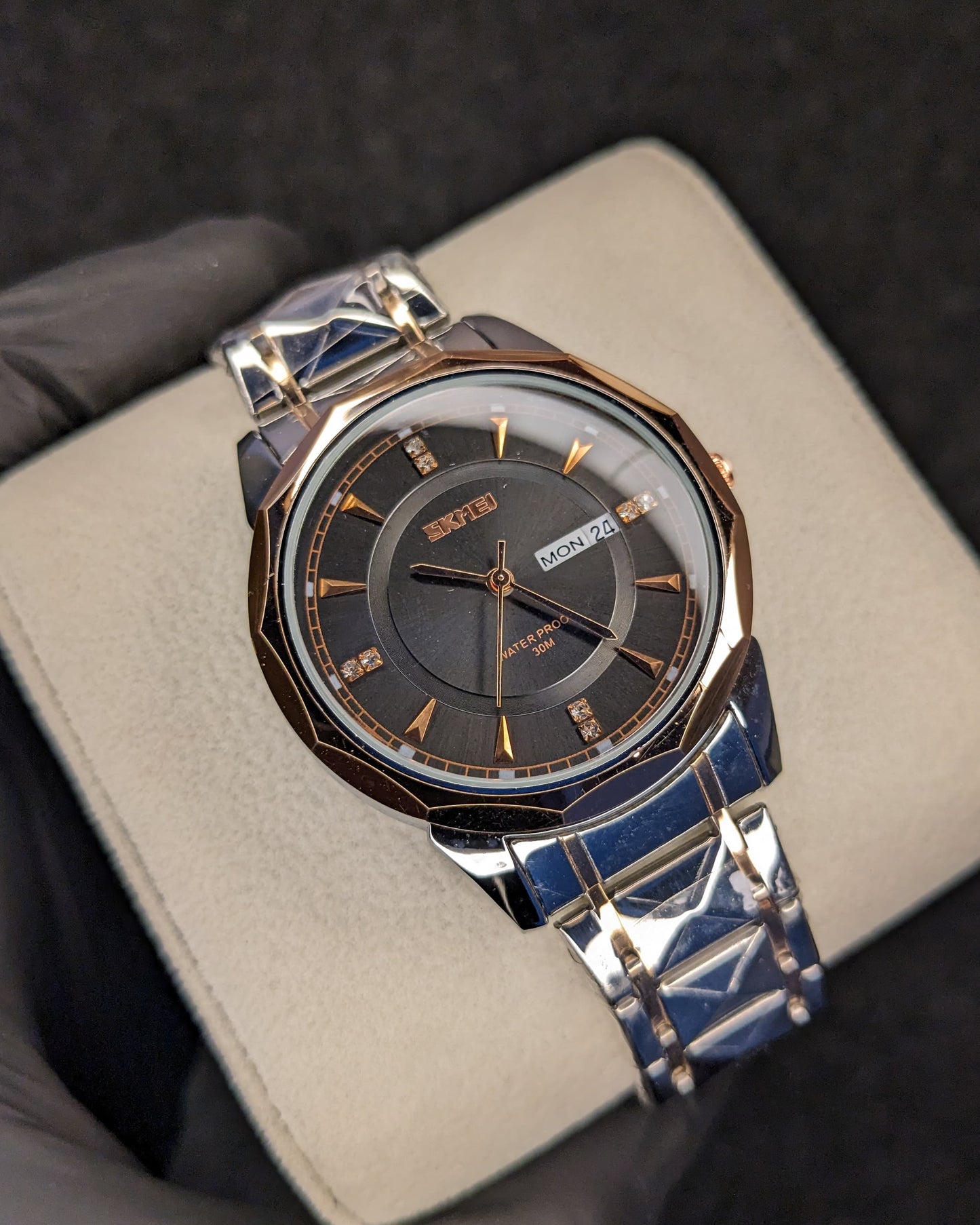 Skmei Diamond Cut Style Day & Date - Two Tone - Black Dial