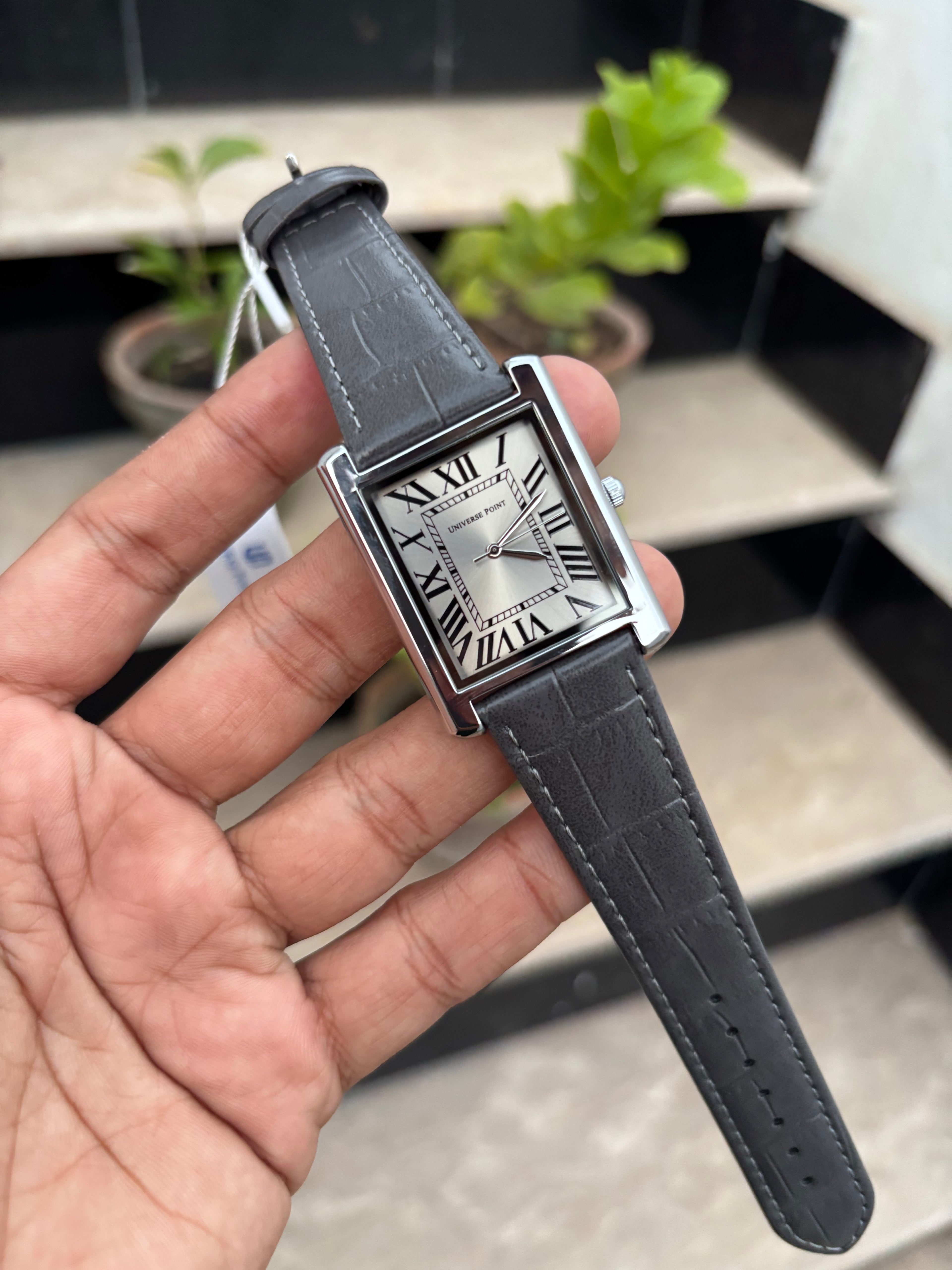 Universe Point Tank Quatz Watch