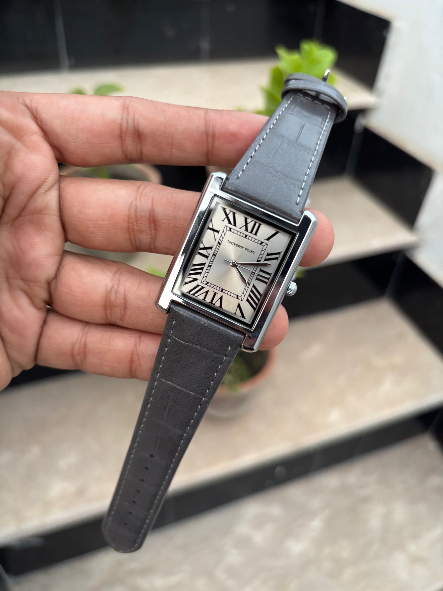 Universe Point Tank Quatz Watch