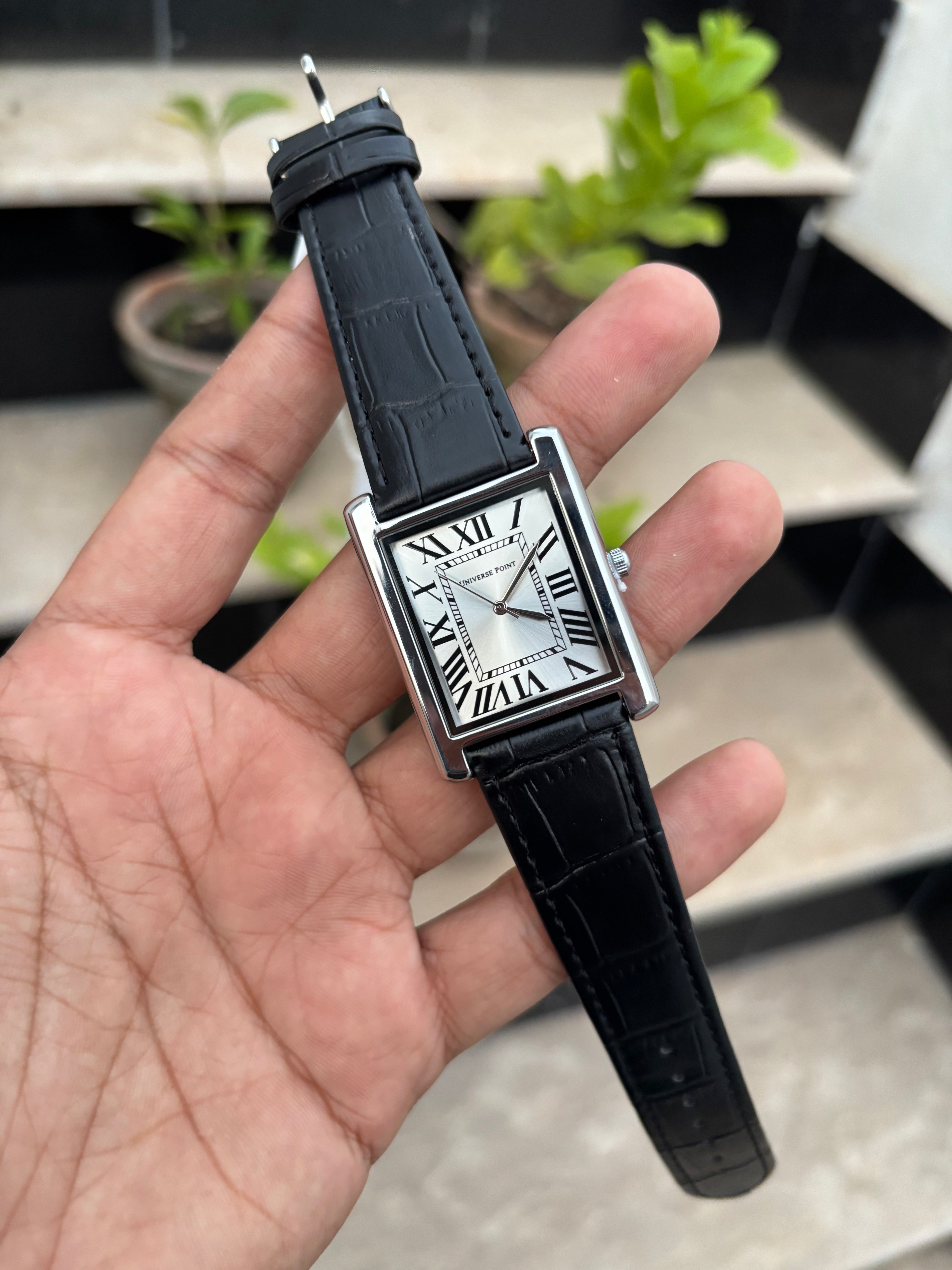 Universe Point Tank Quatz Watch