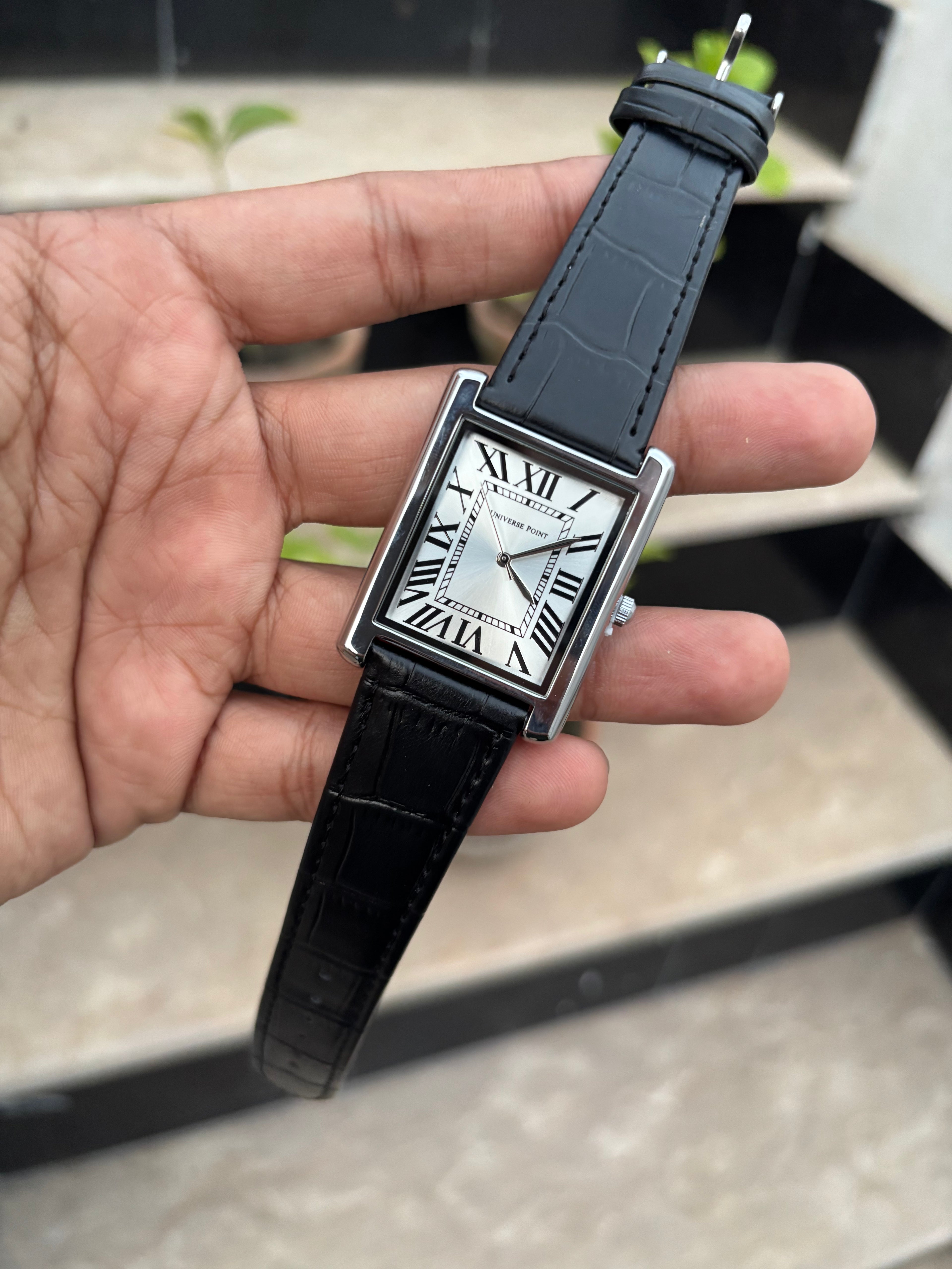 Universe Point Tank Quatz Watch