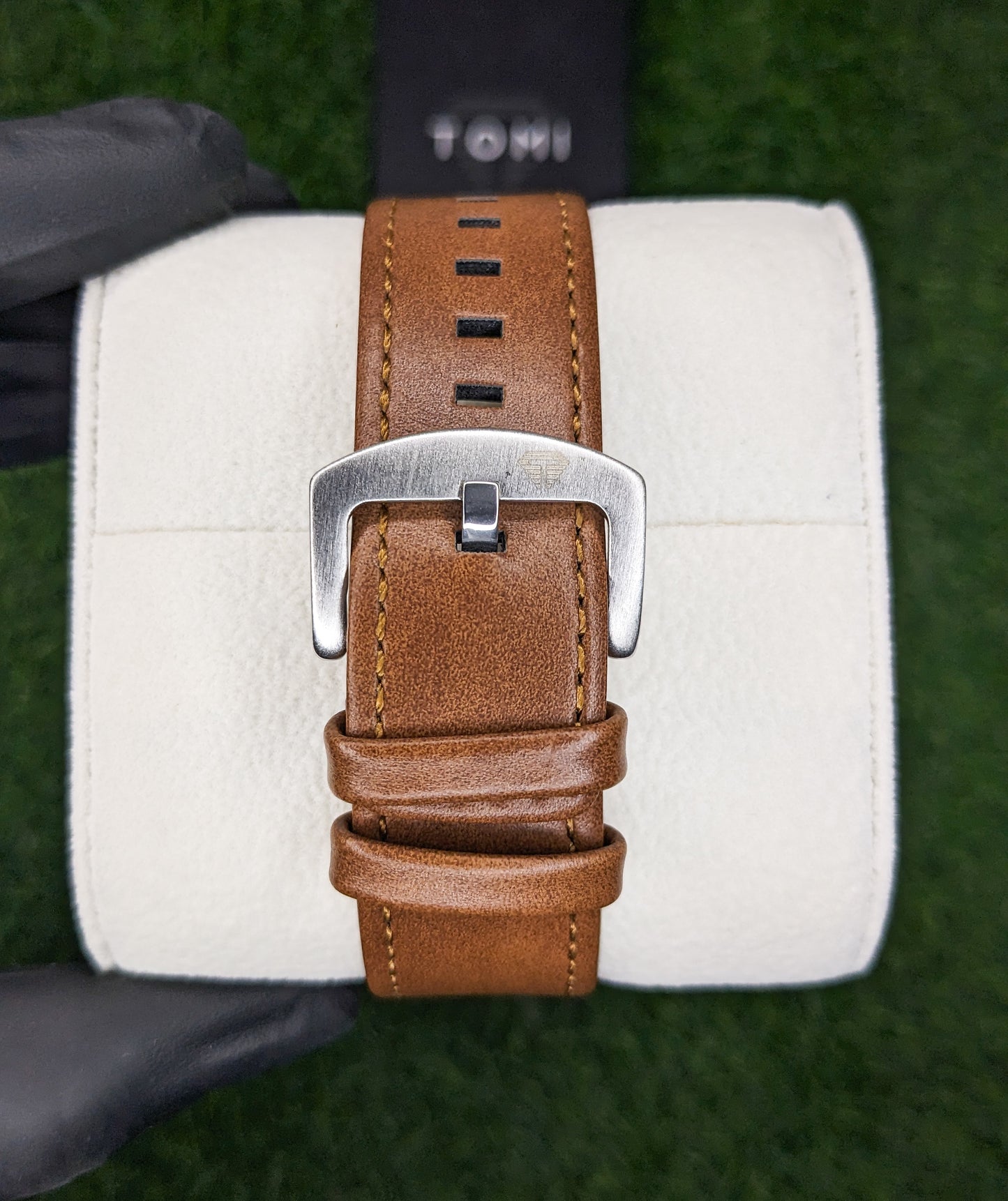 T-084 One of the Best Selling Tomi Leather Strap Watch Article with Date adjust.